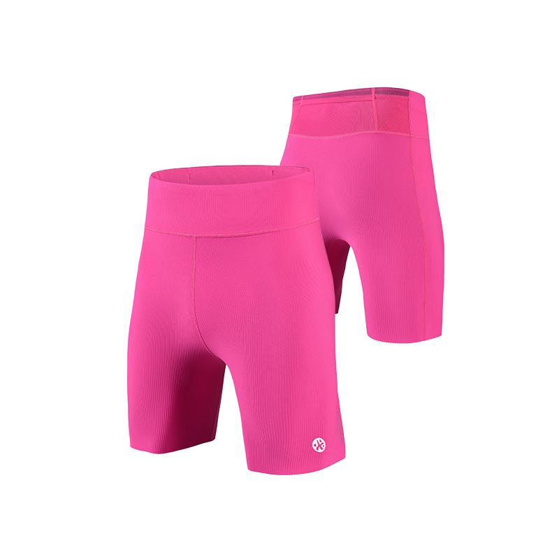 Chiếc quần short thể thao nữ đồng hành cùng bạn trên hành trình rèn luyện sức khỏe.