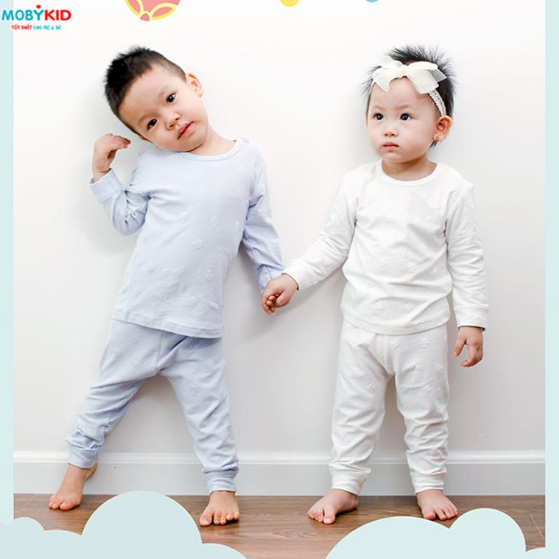 Bảng size quần áo trẻ em theo cân nặng sơ sinh đến 6 tuổi, minh họa cho việc chọn đồ phù hợp cho bé