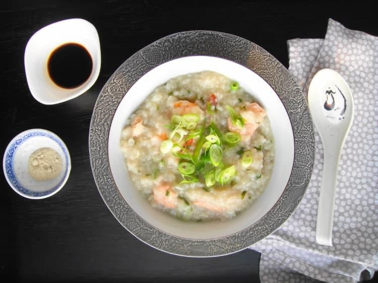 Cháo yến mạch nấu tôm tươi giàu canxi, hỗ trợ xương răng chắc khỏe cho bé từ 8 tháng