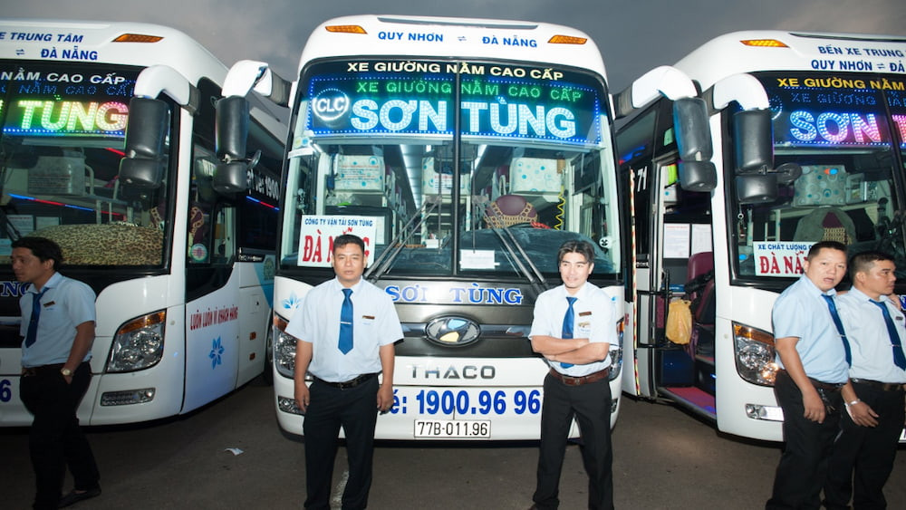Hotline tổng đài xe Sơn Tùng hỗ trợ tư vấn và đặt vé 24/7.