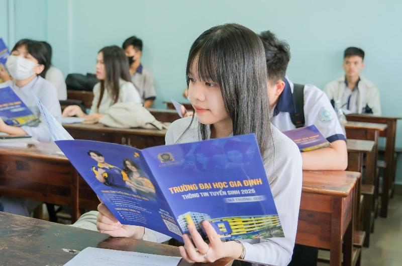 Những mẹo và chiến lược hiệu quả để tăng cơ hội trúng tuyển khi xét học bạ vào đại học, bao gồm chuẩn bị và lựa chọn chiến lược