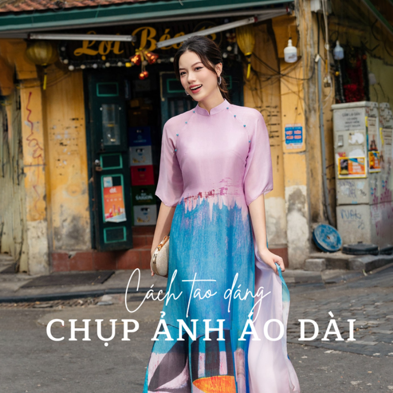 Một cô gái tạo dáng chụp ảnh đứng nữ với tay đặt nhẹ lên cằm, tạo biểu cảm suy tư và cuốn hút.