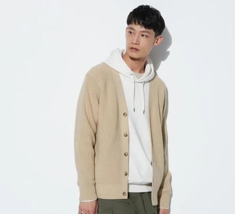 Các kiểu áo cardigan nam phổ biến và chất liệu, giúp bạn phối đồ với áo cardigan nam đa dạng hơn