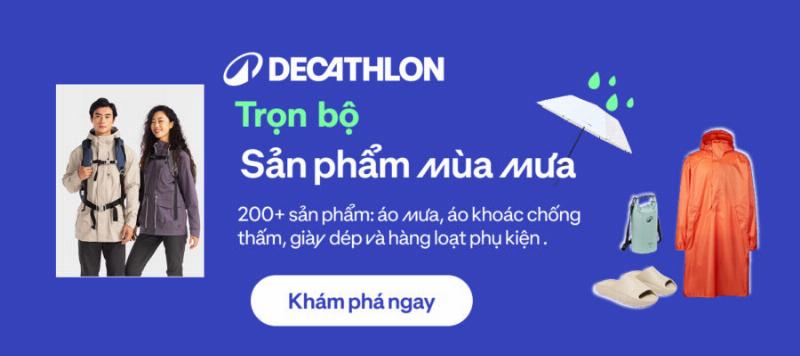 Một người phụ nữ ngoại cỡ tự tin tạo dáng trên bãi biển với đồ bơi phù hợp, thể hiện sự thoải mái và tự tin dưới nắng biển