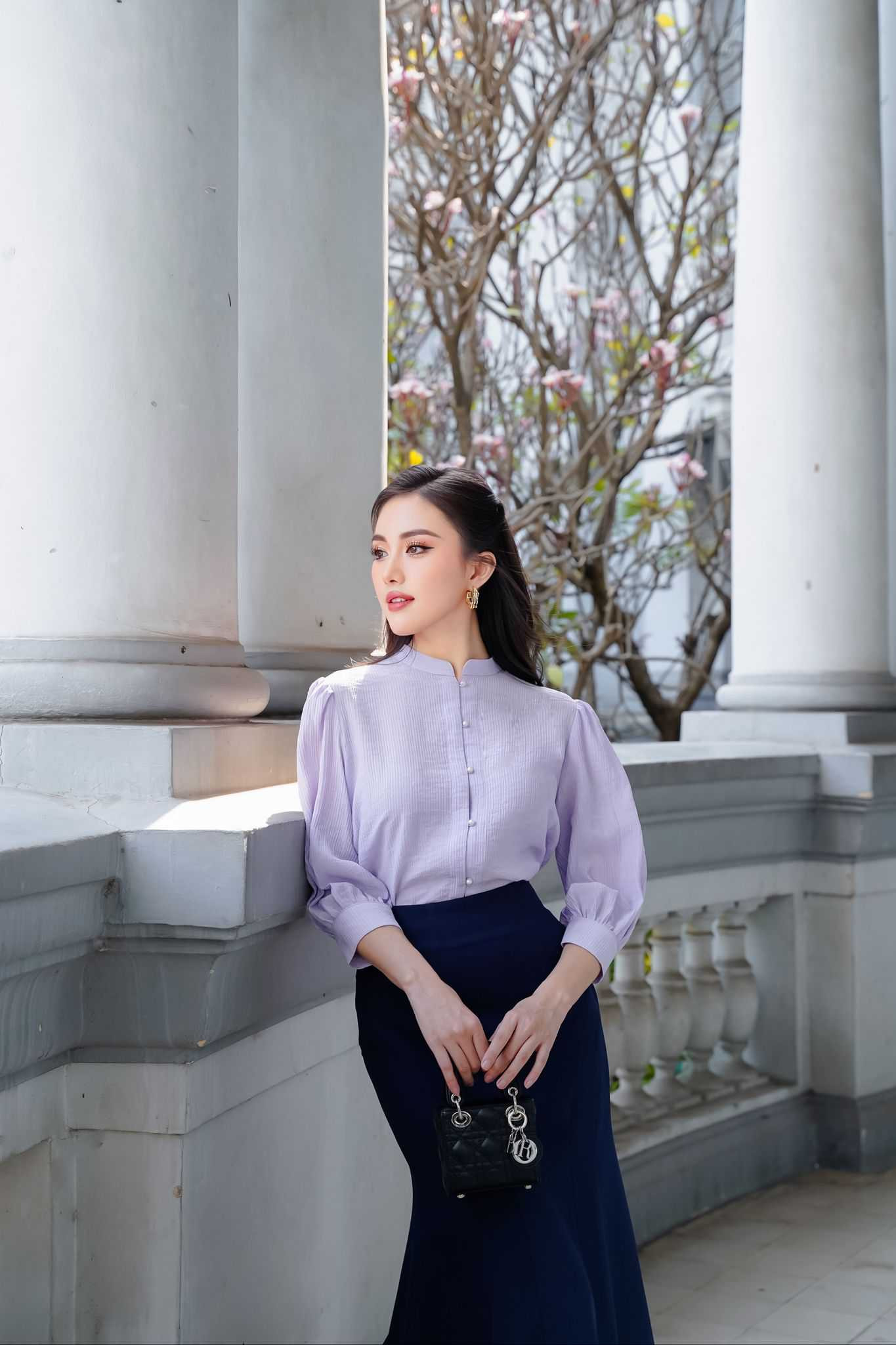 Áo sơ mi form rộng tay lỡ cổ tàu, màu trắng tinh khôi