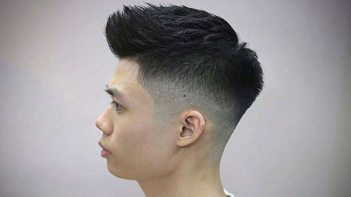 Kiểu tóc nam ngắn textured gọn gàng, phù hợp cho mặt tròn