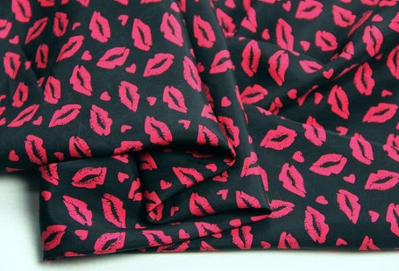 Sợi vải kate pha trộn cotton và polyester tạo nên chất liệu bền đẹp, đa năng