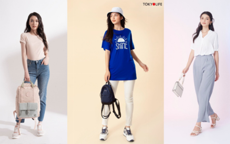Mô hình đang trình diễn một mẫu áo kiểu nữ cổ tim cách điệu mới nhất trên sàn diễn thời trang, với thiết kế độc đáo và hiện đại