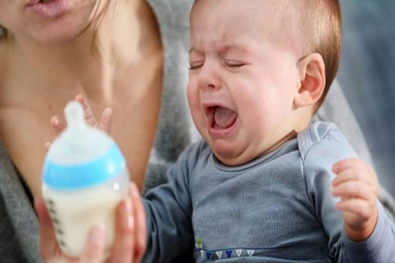 Dấu hiệu em bé biếng ăn, thay đổi khẩu vị trong tuần khủng hoảng