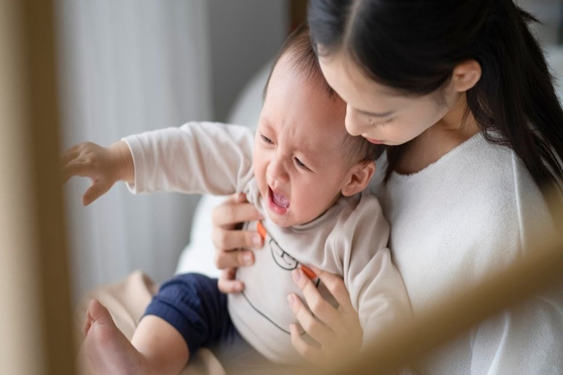 Cha mẹ đồng hành cùng con vượt qua tuần khủng hoảng của em bé