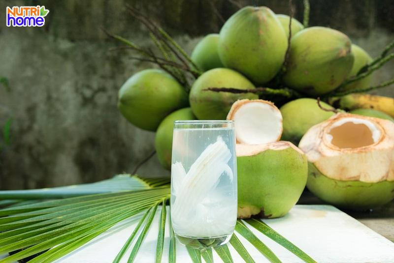Nước dừa giúp sữa mẹ đặc, thơm và mát lành