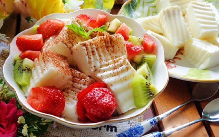 Bột gelatin là nguyên liệu giúp sữa chua dẻo mịn