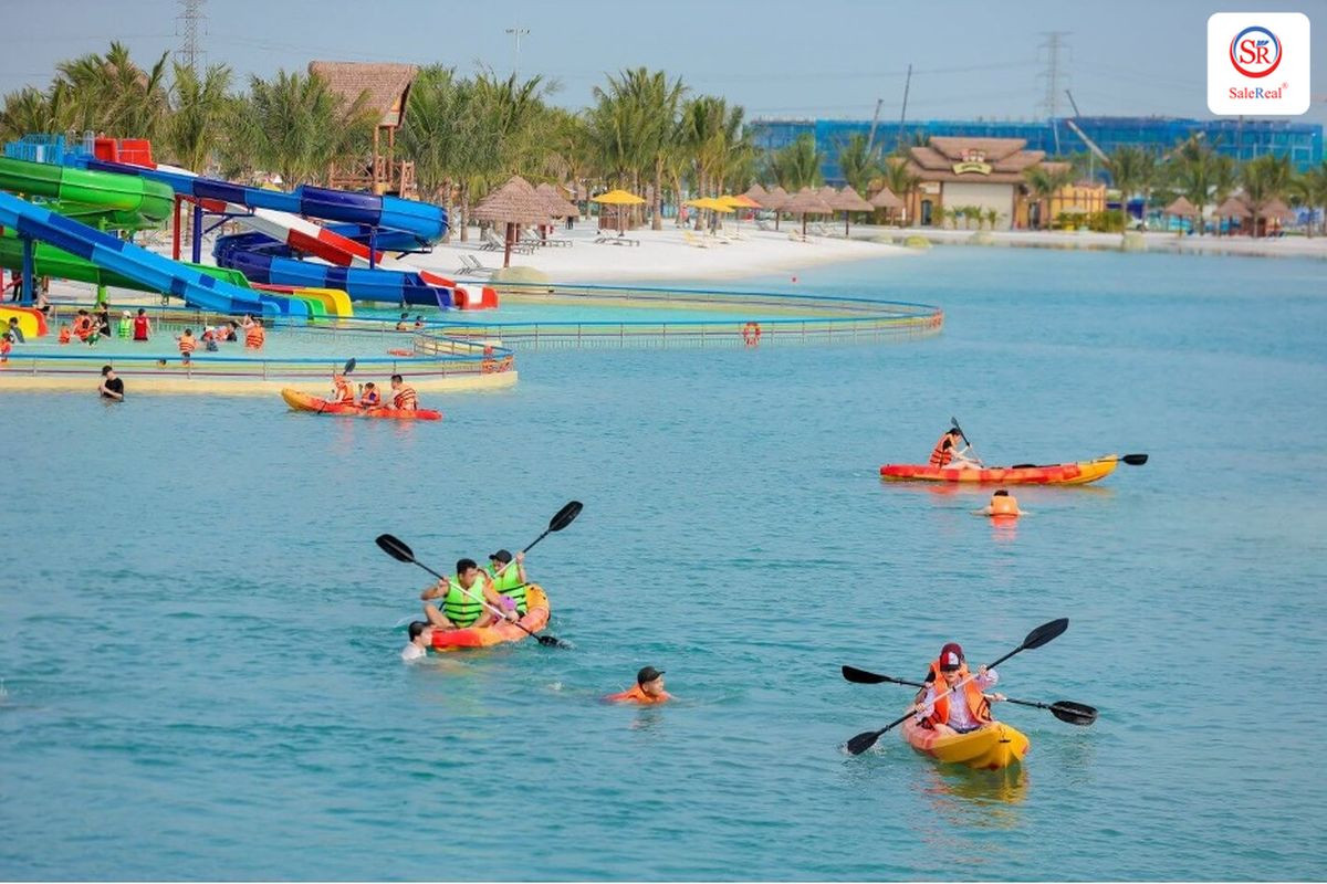 Du khách chèo thuyền kayak trên biển hồ Tropical Lagoon Ocean Park 3