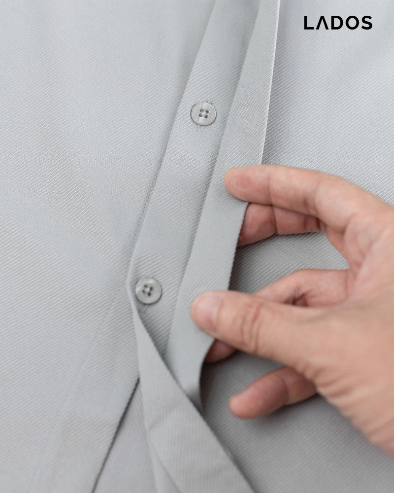 Lưu ý chất liệu vải khi chọn size áo sơ mi để đảm bảo độ vừa vặn