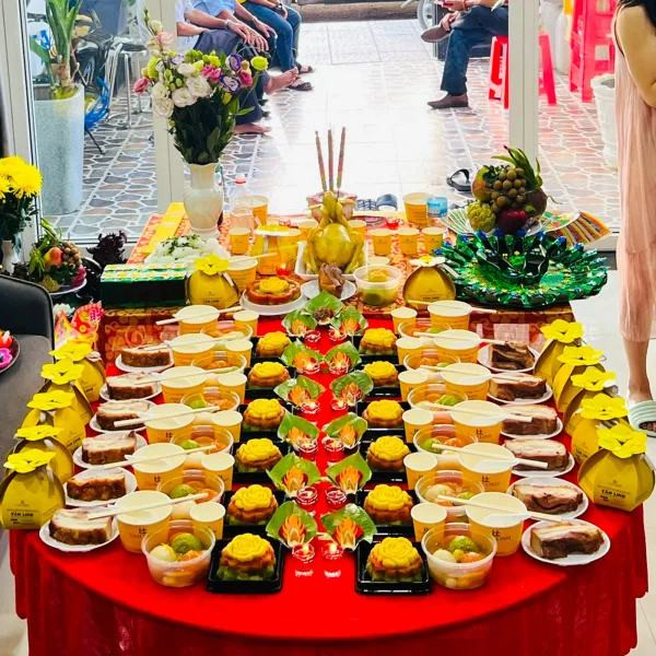 Đặt mâm cúng thôi nôi ở nơi thoáng đãng, rộng rãi để thể hiện sự tôn kính