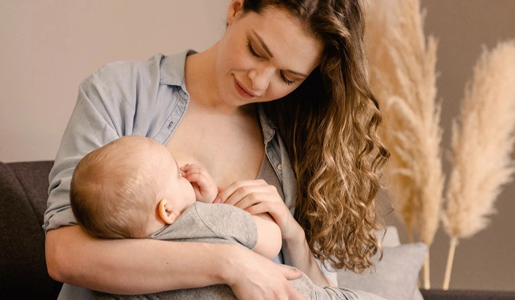 Sữa mẹ là nguồn DHA dồi dào nhất cho trẻ sơ sinh