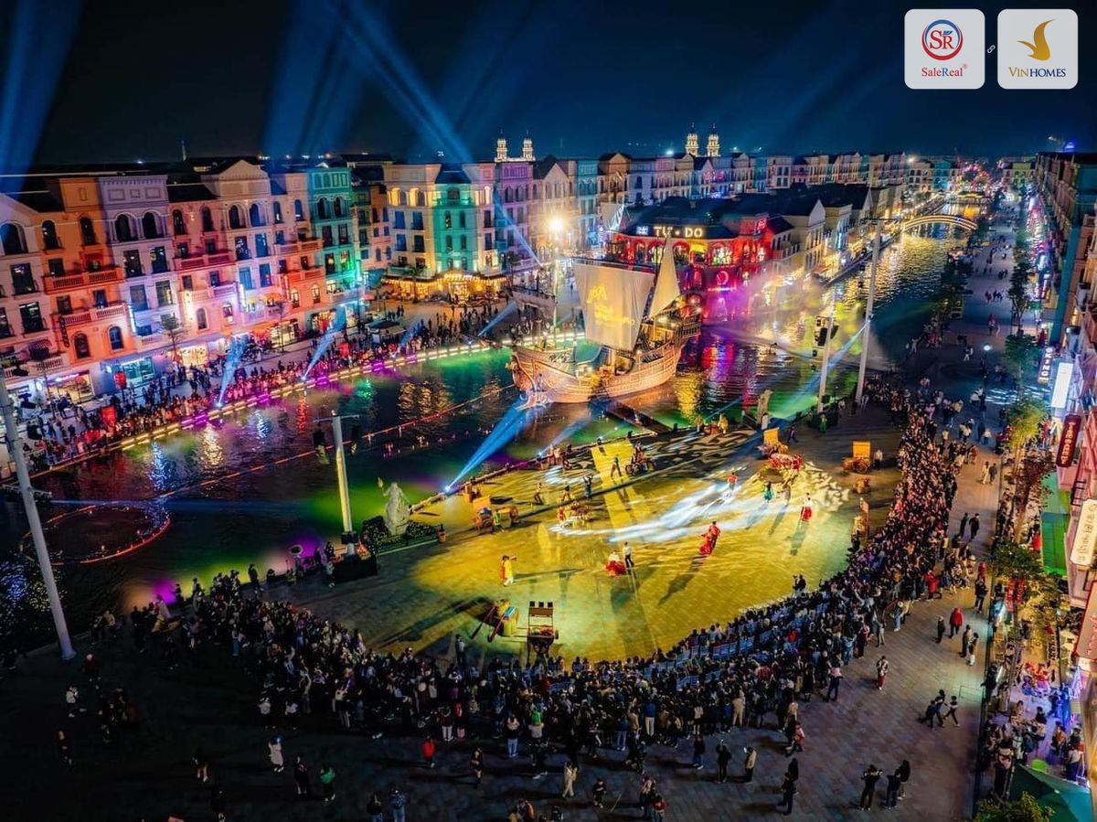 Du khách tham gia lễ hội âm nhạc tại Mega Grand World Vinhomes Ocean Park 3
