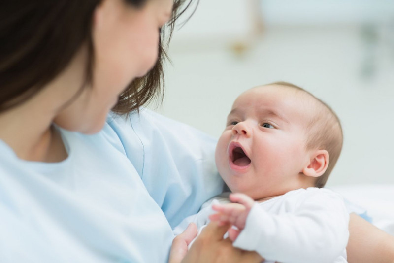 Mẹ bỉm sữa cần được nghỉ ngơi, chăm sóc đúng cách để phục hồi sức khỏe sau sinh