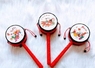 Trống lắc tay, quà Trung thu đơn giản cho bé sơ sinh
