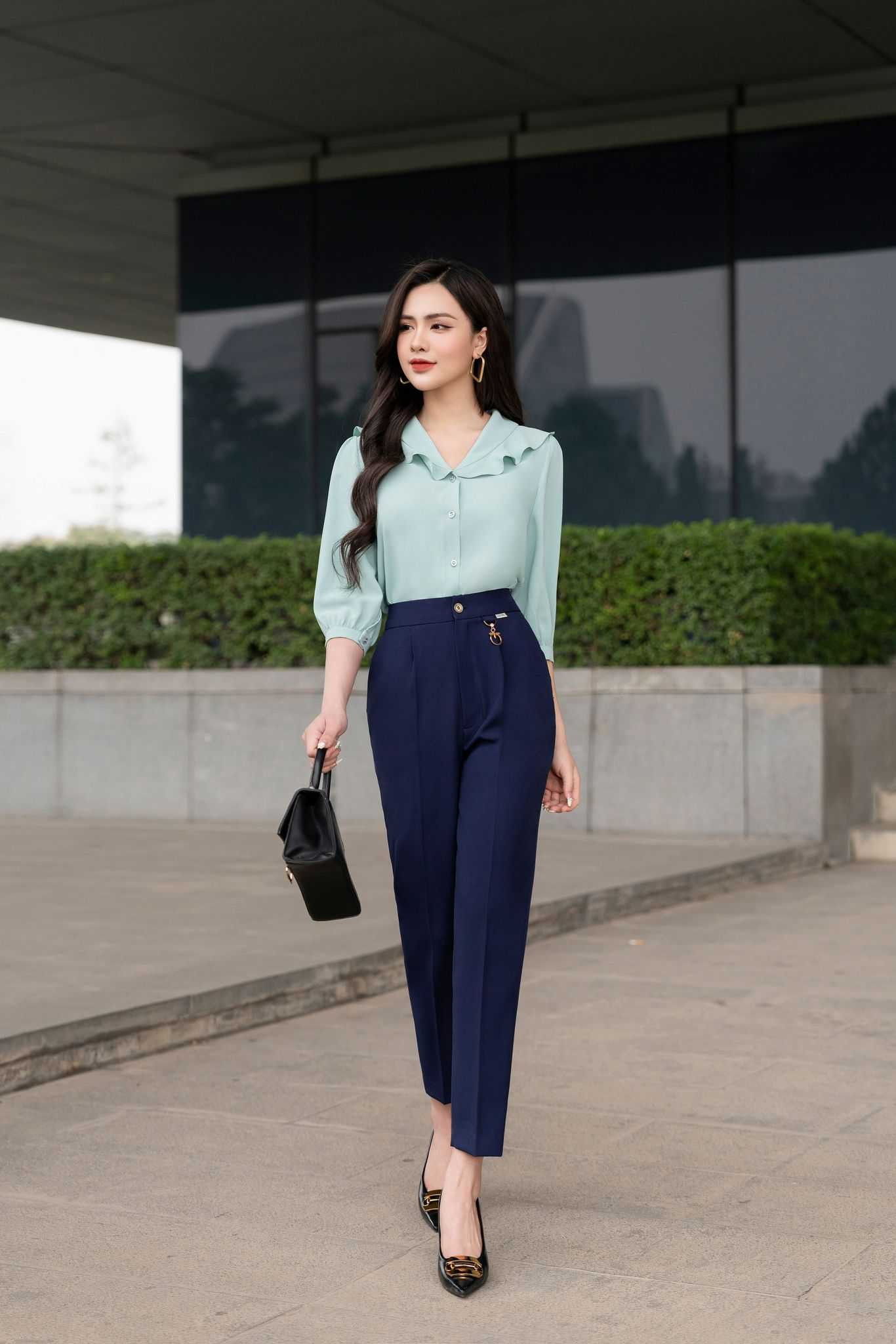 Áo sơ mi cách điệu cổ lá sen