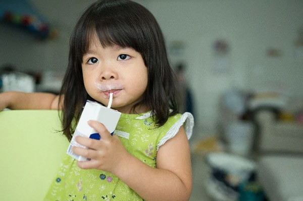 Sữa bột pha sẵn tiện lợi cho bữa ăn nhanh của bé