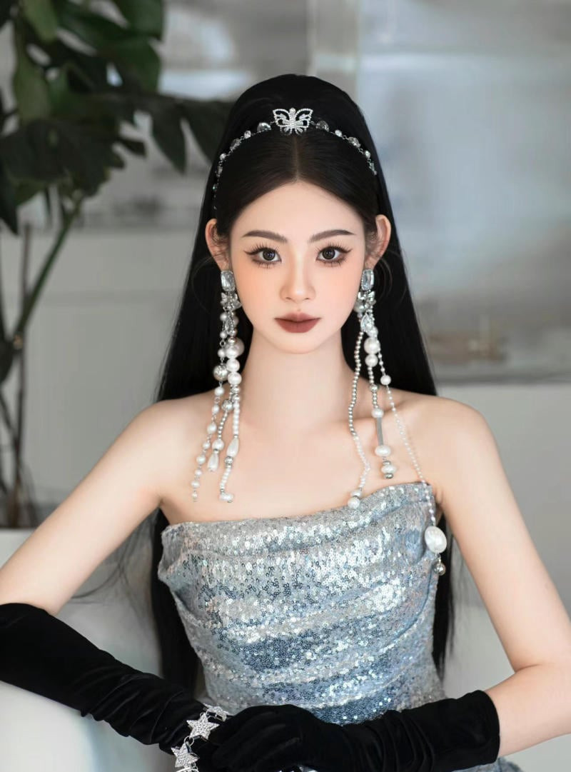 Kiểu tóc búi nửa đầu đơn giản phù hợp đi tiệc