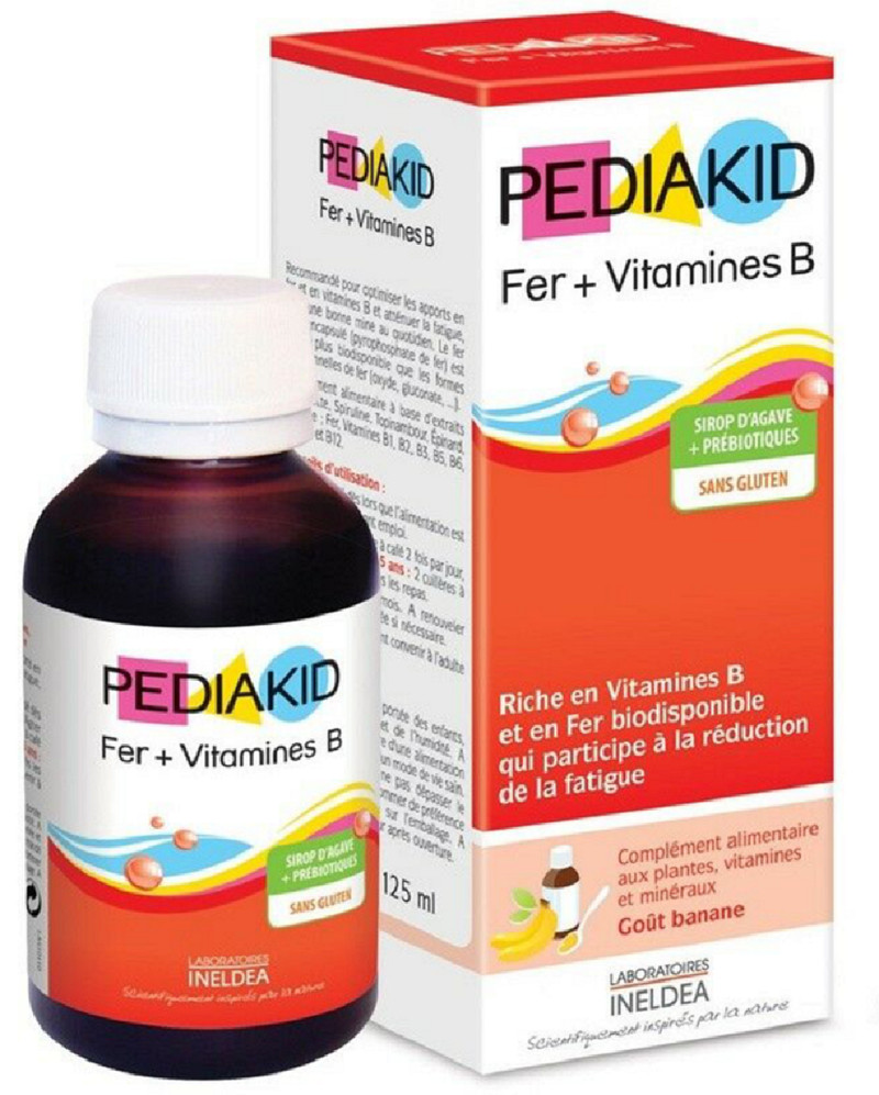Bé hào hứng uống siro Pediakid Fer + Vitamin B hương chuối thơm ngon
