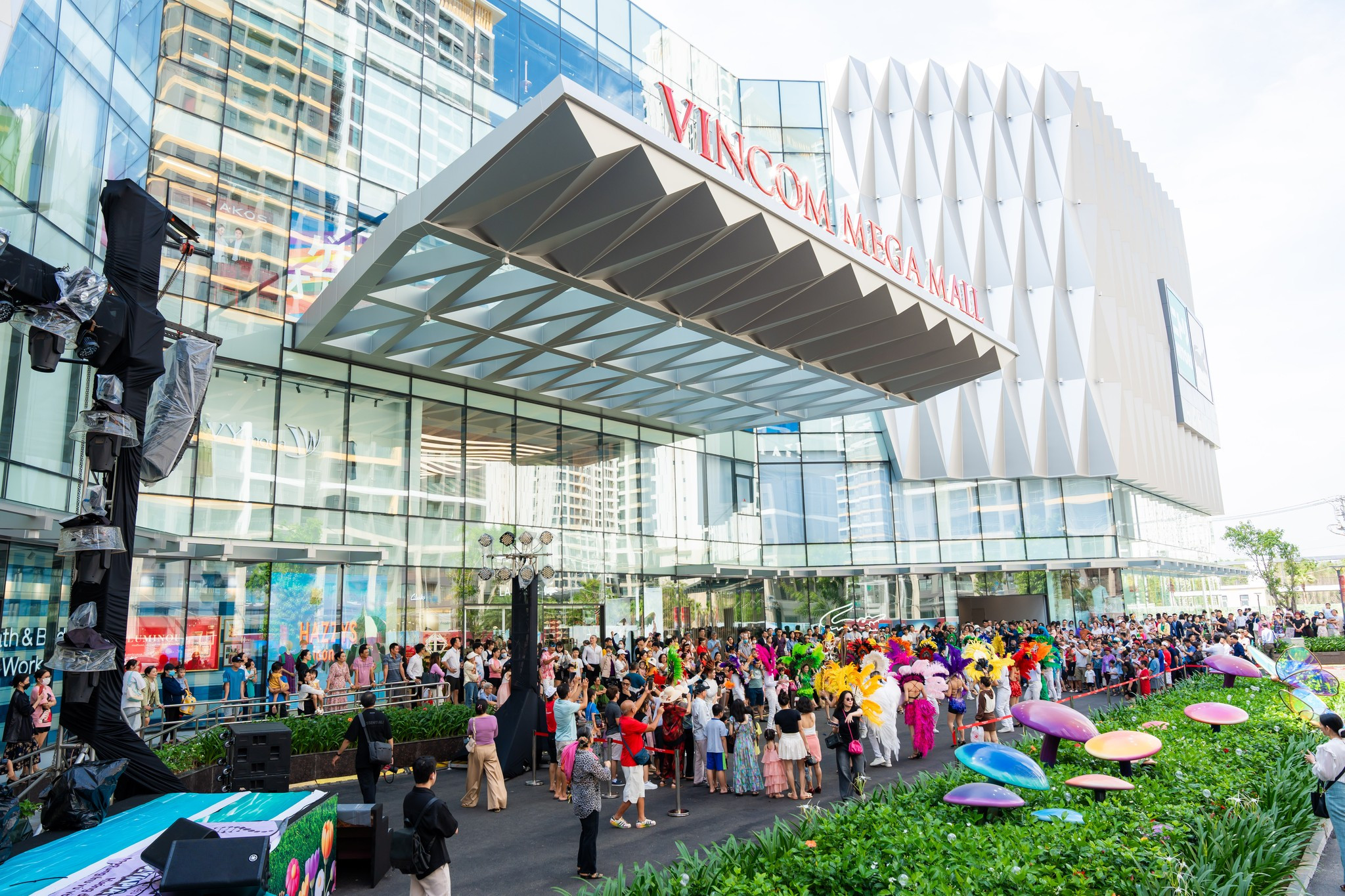 Không gian thiết kế ấn tượng tại Vincom Mega Mall Grand Park