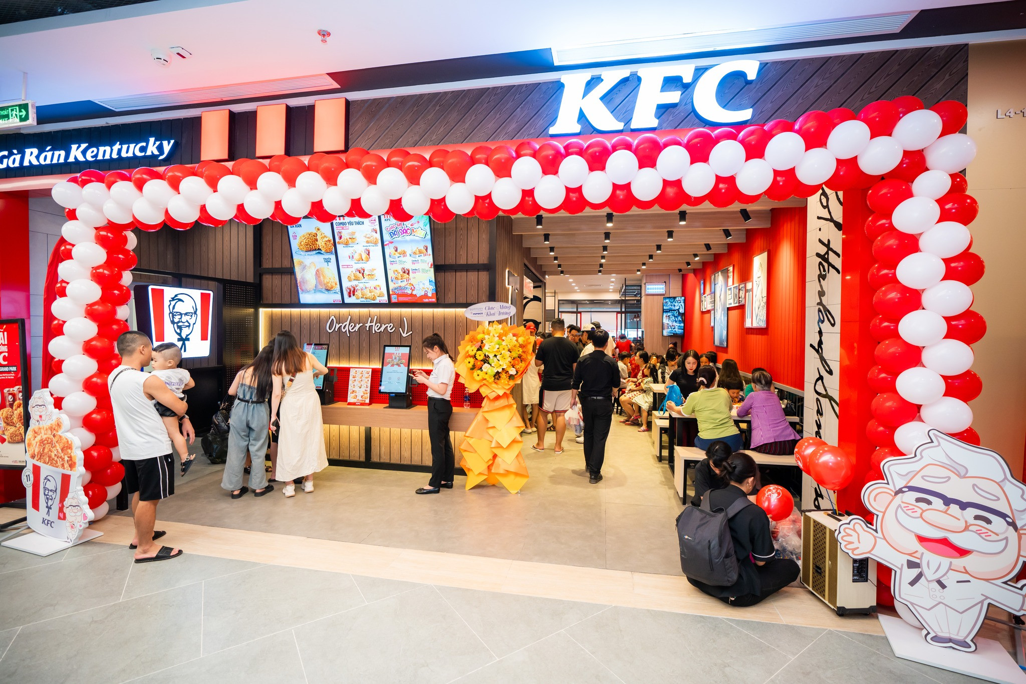 Góc chụp ảnh nghệ thuật phong cách pop-art tại Vincom Mega Mall