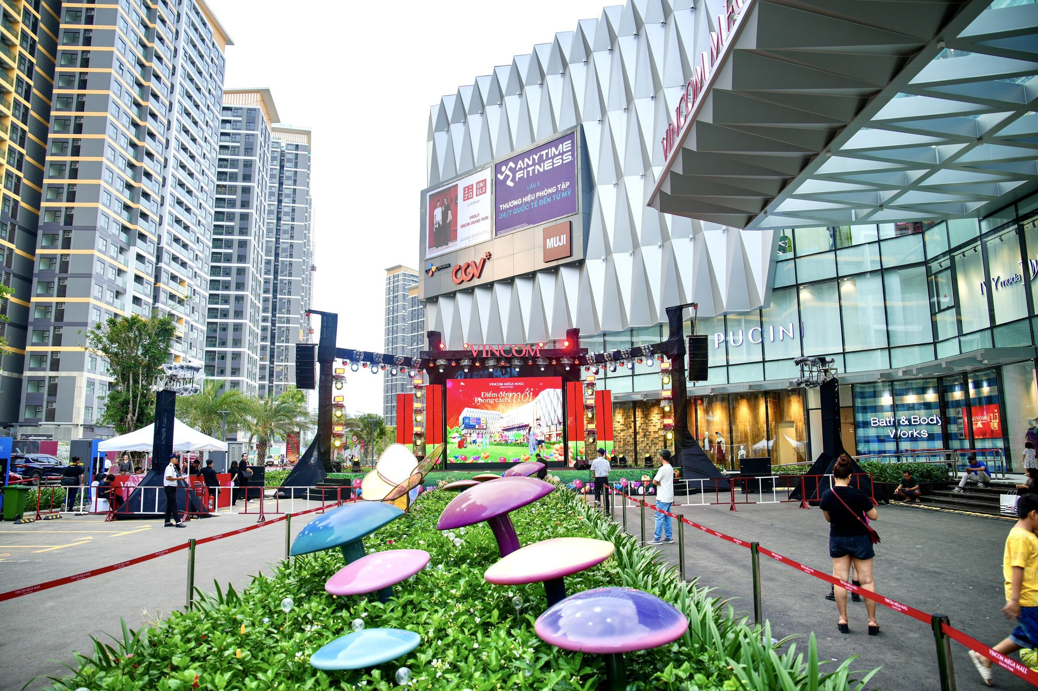 Rừng cây mê hoặc tại Vincom Mega Mall Thủ Đức