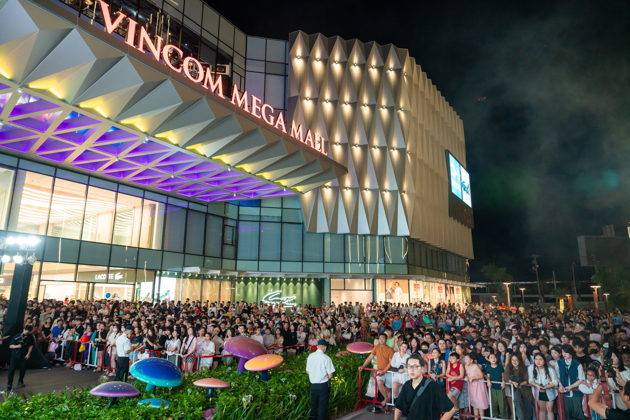 Quang cảnh tổng thể bên trong Vincom Mega Mall Grand Park