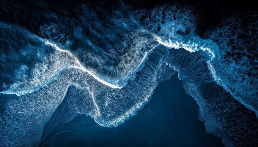 “Blue” chỉ âm hưởng buồn da diết và hoài niệm